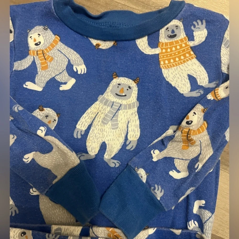 Carter's Gray and Blue Graphic Yeti Pajama Set